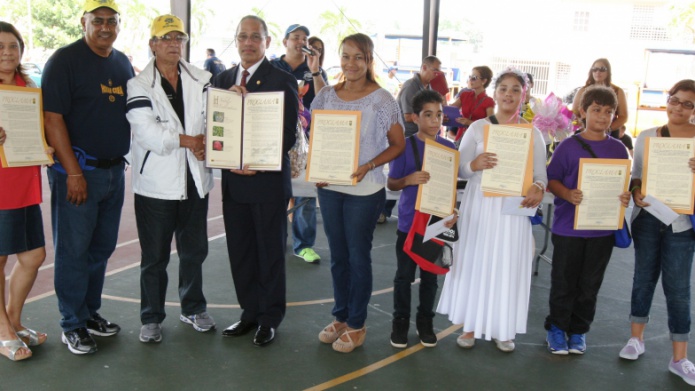 Municipio de Humacao Felicita a Hogares Crea 