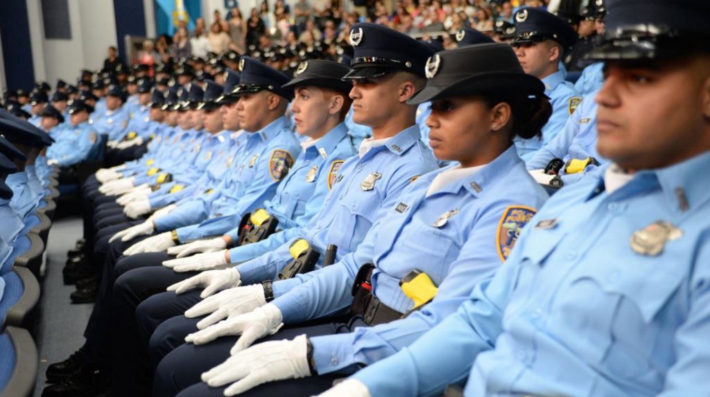  Se grad&uacute;an 221 nuevos polic&iacute;a de la academia en Gurabo 