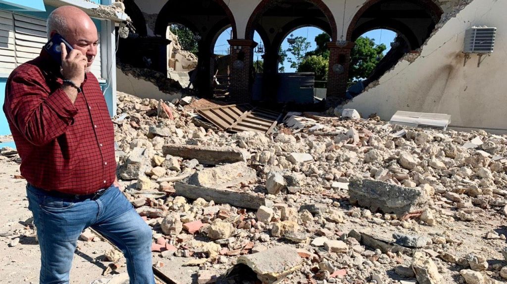  Presidente cameral y varios representantes investigar&aacute;n exagerados aumentos de precios en pasajes de avi&oacute;n durante la crisis 