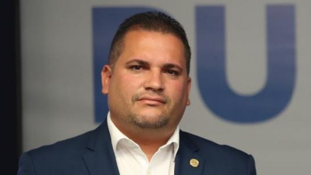  Molesto Abid Qui&ntilde;ones con director T&eacute;cnica AEE Utuado, le pide que &ldquo;se vaya pa&rsquo; su casa&rdquo; 