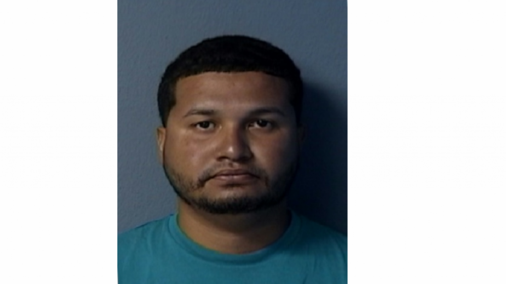  Arrestan a sujeto por fraude y apropiaci&oacute;n ilegal en Santa Isabel 