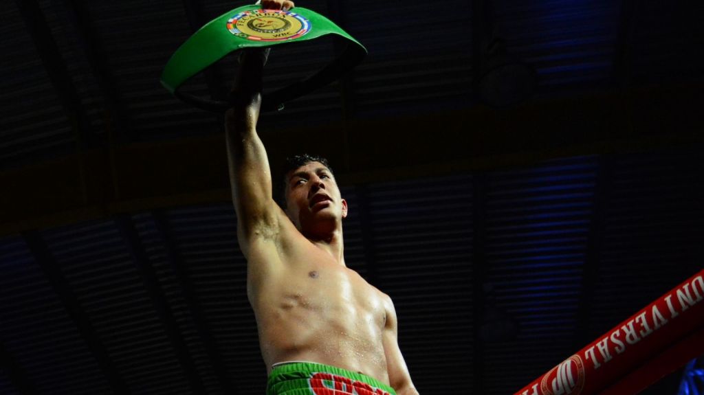  “El Zurdo” Rosario logra campeonato 126 libras en su casa 