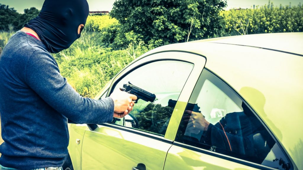  D&uacute;o comete carjacking frente a balneario en Manat&iacute; 