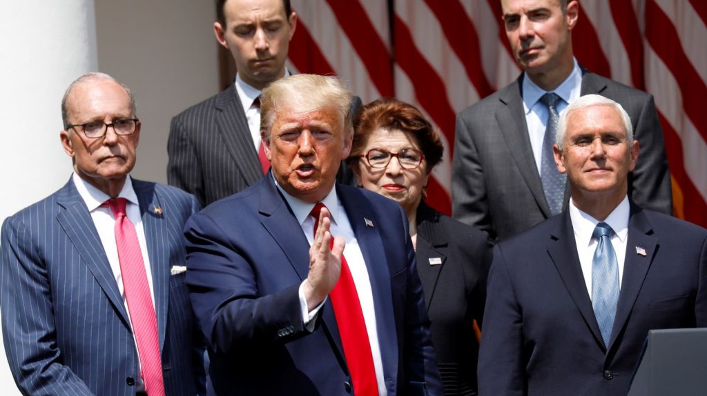  Trump dice que su plan para combatir el racismo es una econom&iacute;a fuerte 