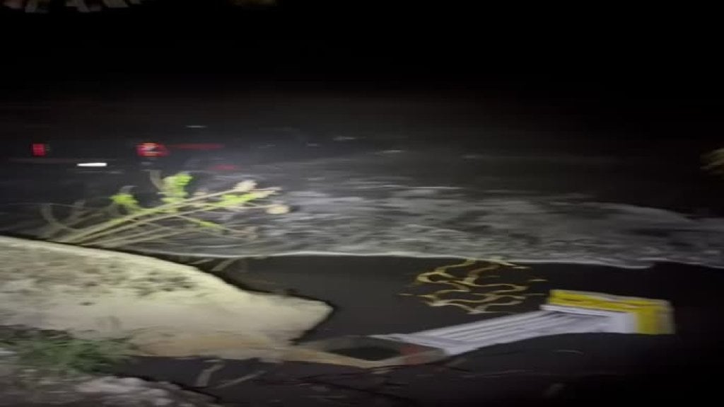  Video: Encuentran una guagua RAM, TRX flotando en playa de Mayag&uuml;ez y el due&ntilde;o no aparece 