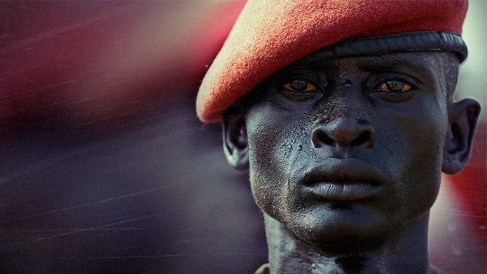 "EE.UU. primero los declara 'terroristas' y luego se une a ellos"