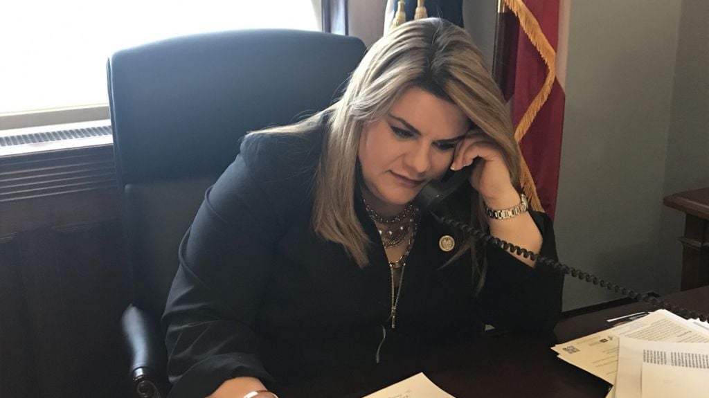  Golpe de comisionada residente a plan de recorte de pensiones de la JCF 