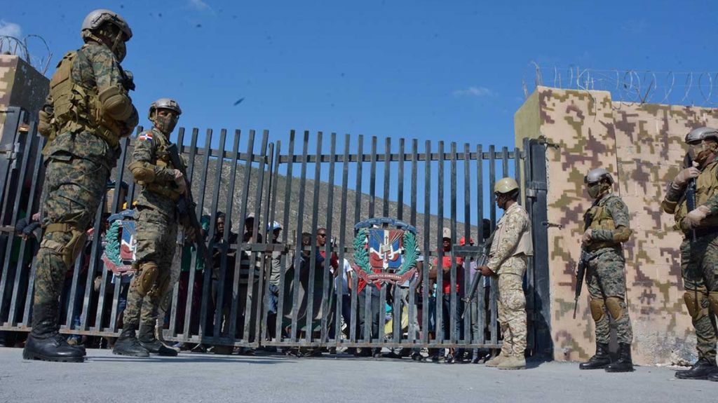  Coronavirus/El país cierra las puertas al mundo de manera provisional al poner hoy en vigencia un plan de emergencia 