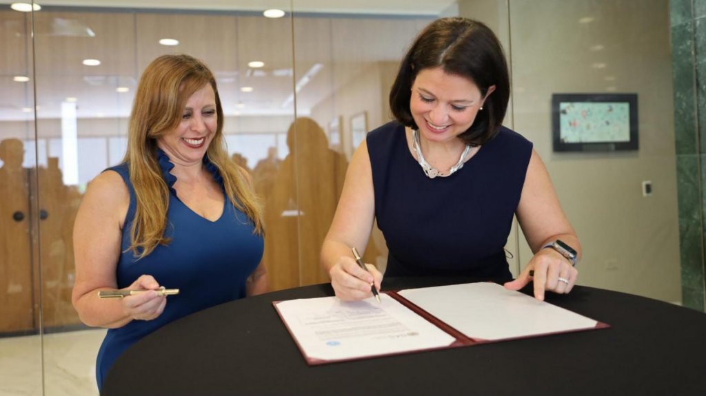  Firman acuerdo para capacitar facilitadores judiciales en comunidades de Puerto Rico 