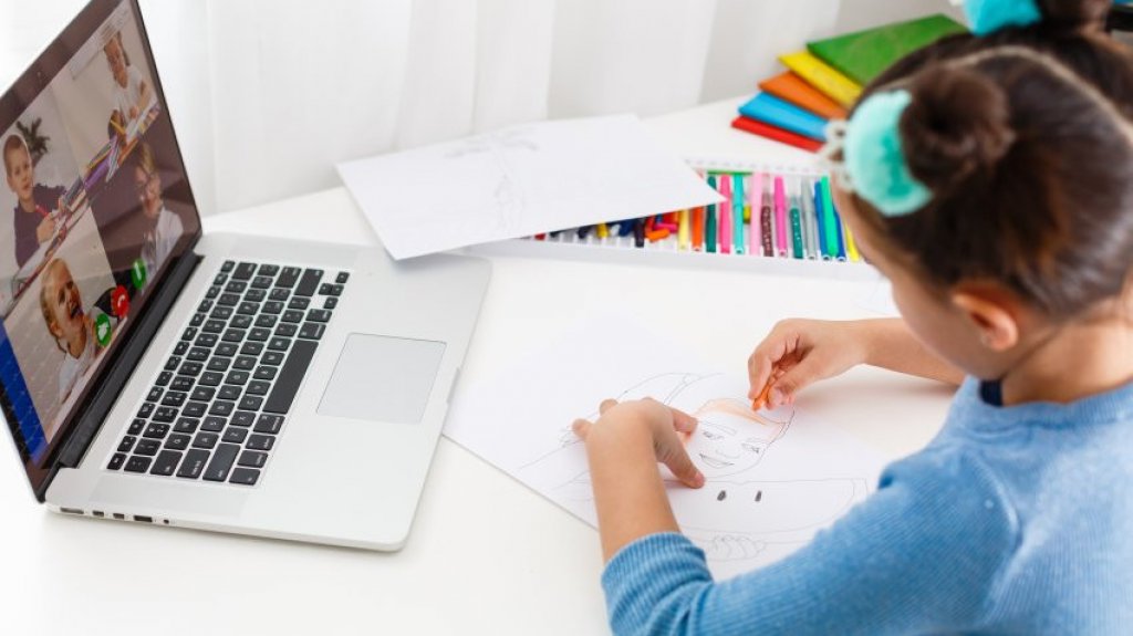  Anuncian fondos para pago de internet para estudiantes y docentes del sistema p&uacute;blico 