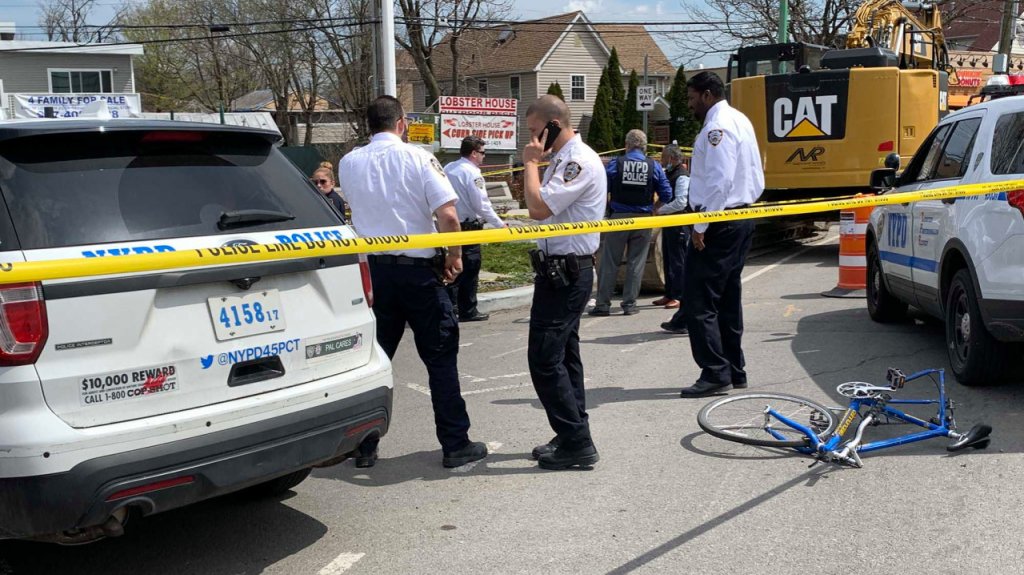  VIDEO: Mata a disparos a la mujer que pretend&iacute;a, y el novio de ella lo atropella al instante 