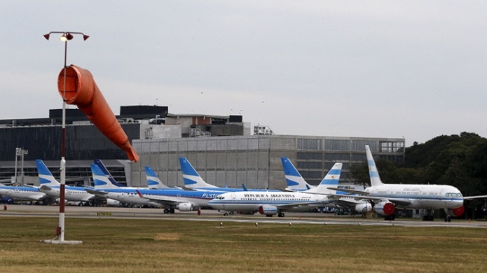 Evacuan aeropuerto de Buenos Aires a causa de un incendio (Fotos)