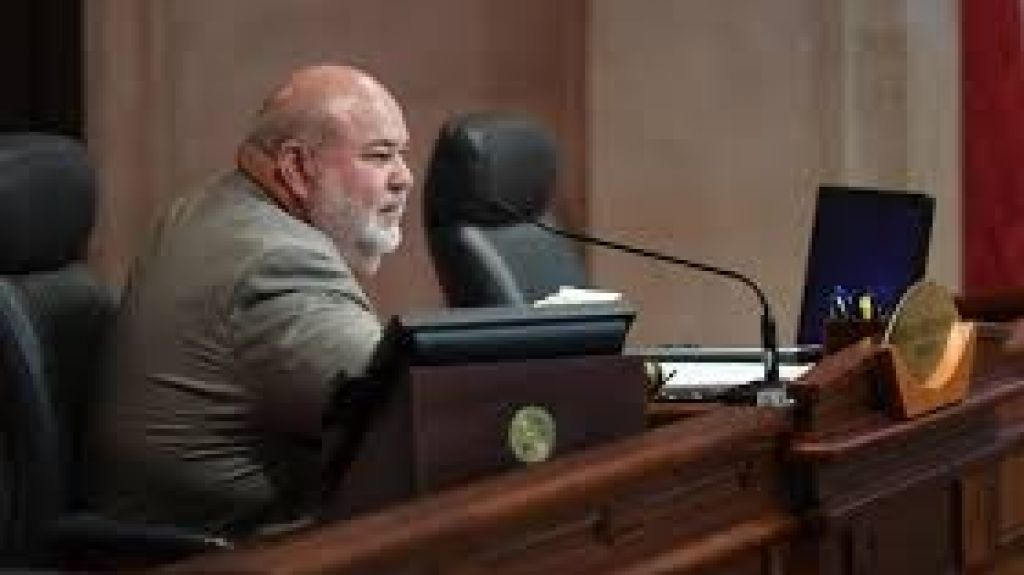  &lsquo;Johnny&rsquo; M&eacute;ndez saca la cara por secretario de la Gobernaci&oacute;n 