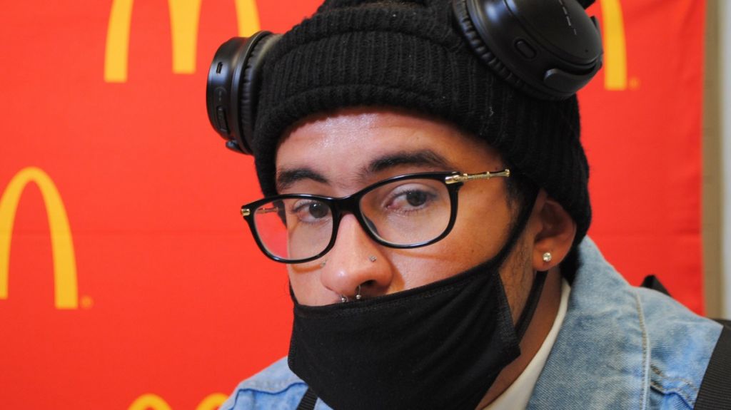  Vea video: Bad Bunny entrega miles de juguetes a ni&ntilde;os y ni&ntilde;as de Puerto Rico 