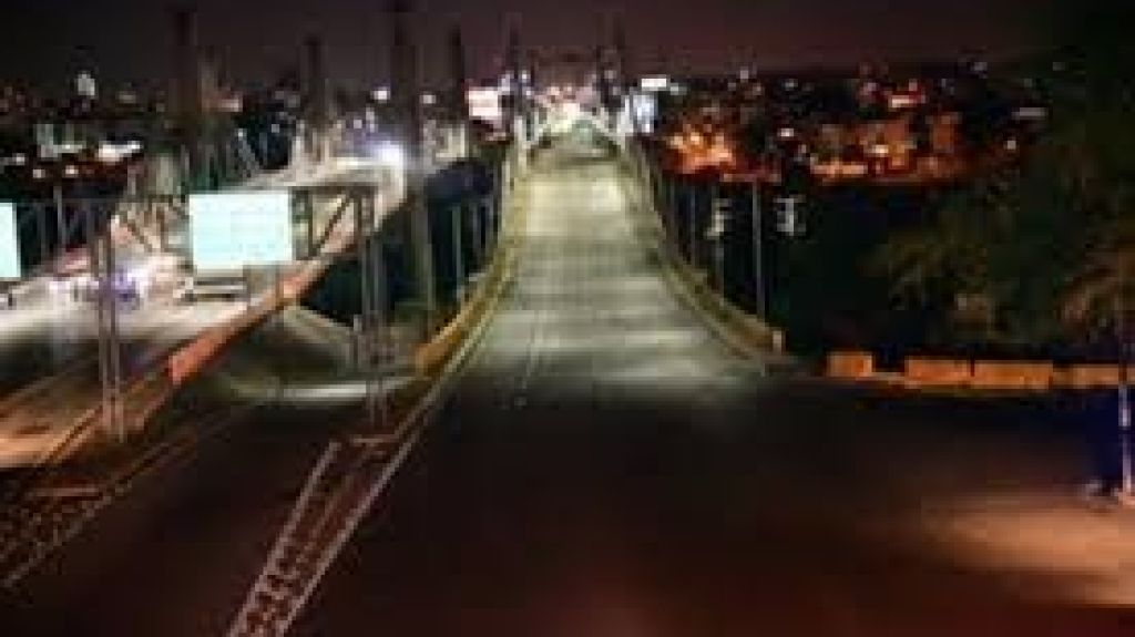  Gobierno extiende el toque de queda ante crisis por coronavirus 