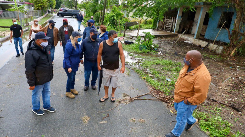  Gobernadora visita Mayag&uuml;ez, el municipio m&aacute;s afectado tras el paso de Isa&iacute;as 