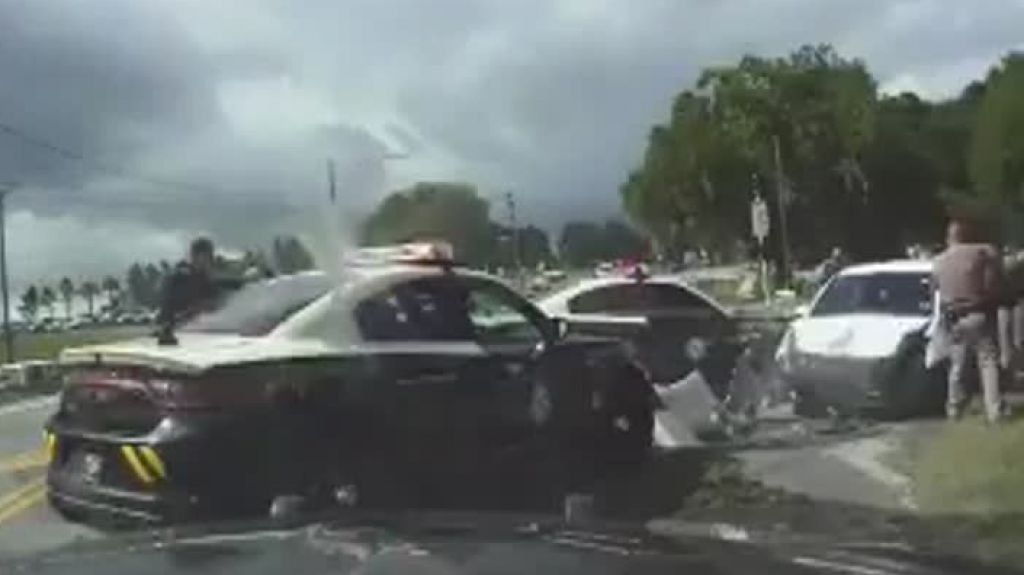  Video: 3 jovencitas de 18 y 19 años desnudas , provocan tremenda persecución en la Florida 