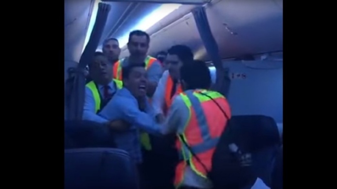 (Video) PÃ¡nico a bordo: pasajero ebrio obliga a un aviÃ³n de AeromÃ©xico a realizar aterrizaje de emergencia