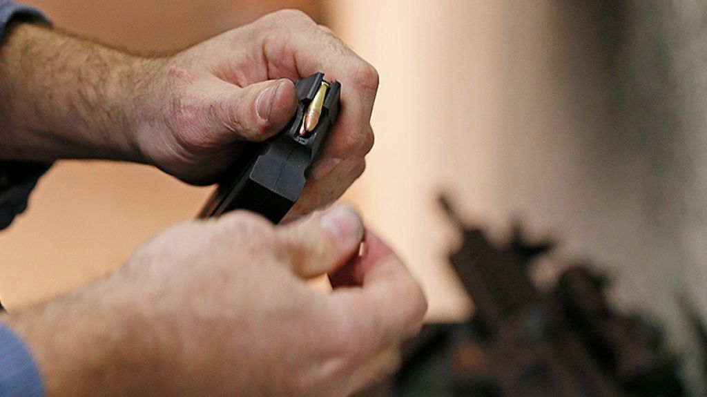  Intenta matar a tiros al novio de su ex y al huir le esperaba una muerte de terror. FUERTES IM&Aacute;GENES 