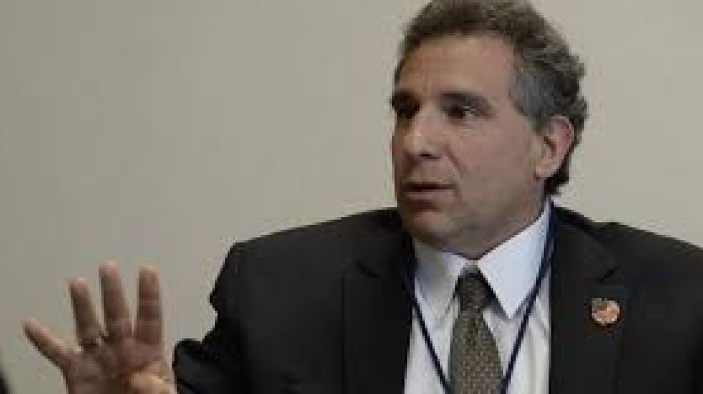 Director del FBI dice pronto har&aacute; conferencia de prensa sobre contratos en el gobierno 