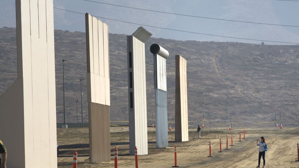  Trump pide 18.000 millones para el muro a cambio de proteger a "so&ntilde;adores" 