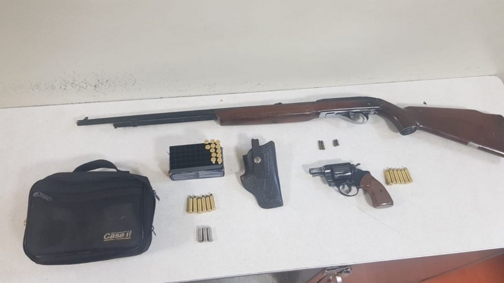  Ocupan armas y arrestan dos en allanamiento en Juana D&iacute;az 