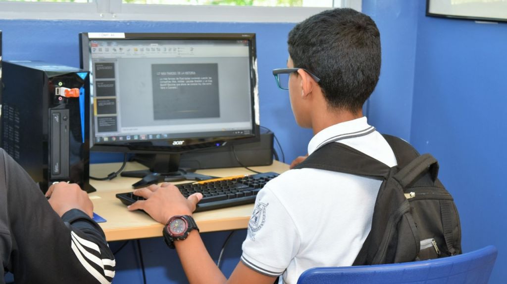  M&aacute;s de tres mil estudiantes de escuela superior se matricularon en cursos en l&iacute;nea 