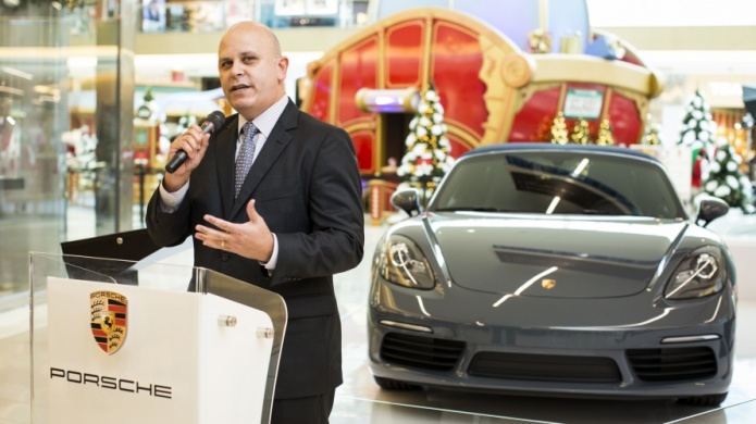 Garage Europa Porsche Center, muestra su lujo en The Mall Of San Juan