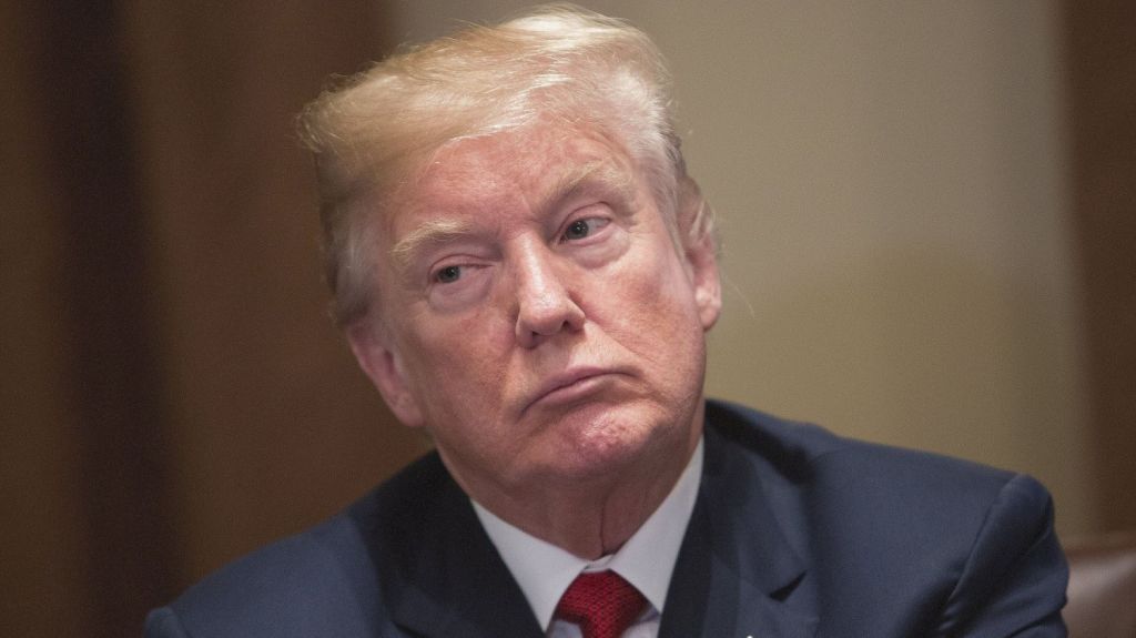  Trump recrimina al FBI por el tiroteo en Florida 