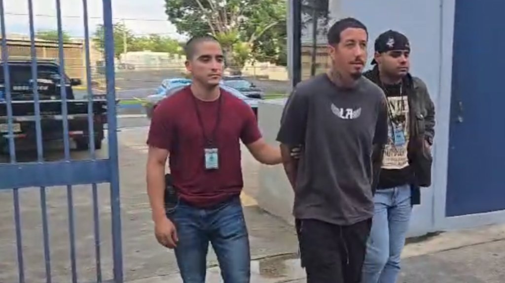  Video: Los “Pillaron” vendiendo drogas en caserío de Carolina 