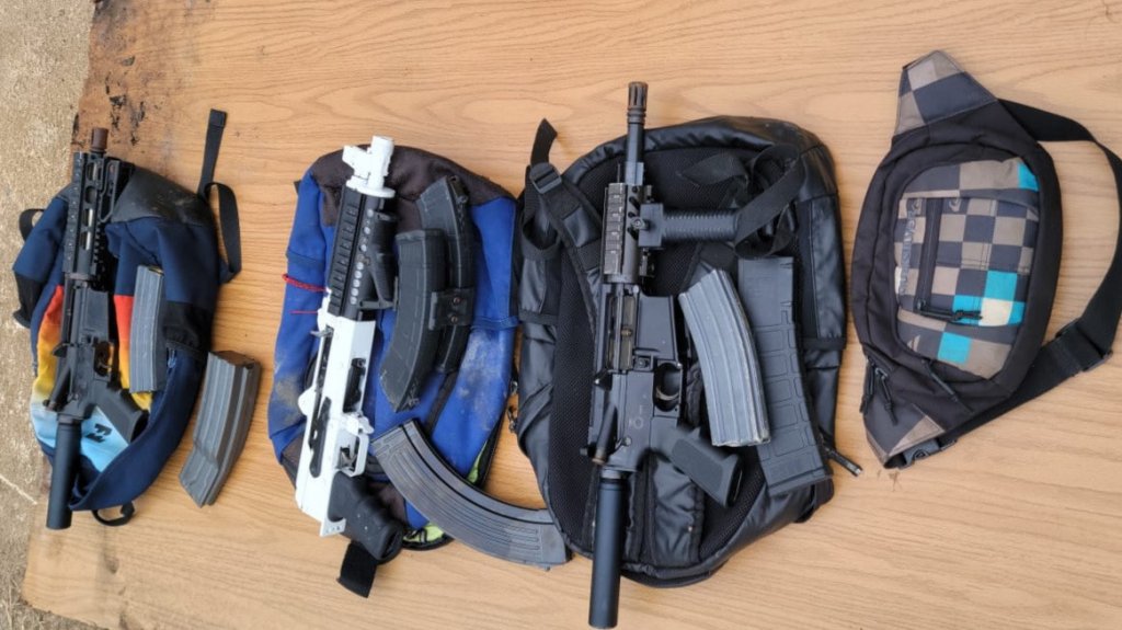  Ocupan rifles a un hombre durante allanamiento a un auto en Bayam&oacute;n 