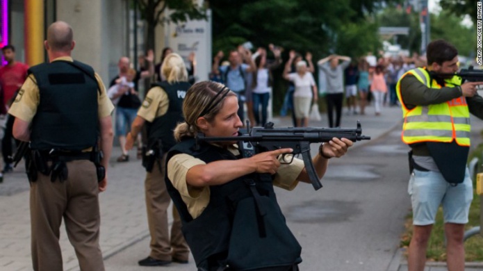 Al menos seis muertos por tiroteo en centro comercial en Alemania
