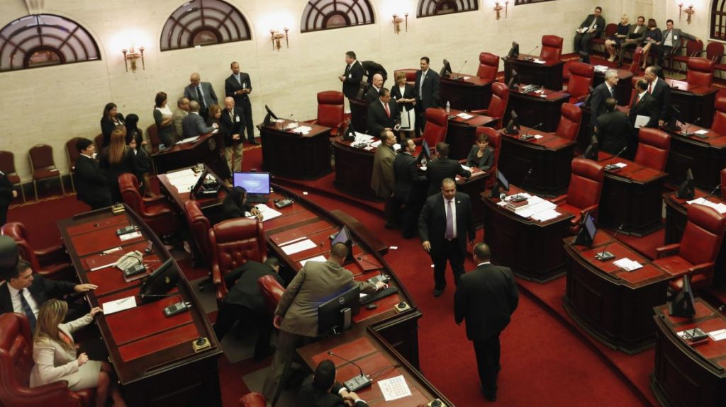  Senado aprueba acumulaci&oacute;n de vacaciones funcionarios de 2.5 por mes 