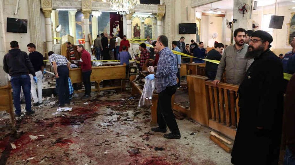  Vea video: Al menos 10 muertos y 41 heridos en tres atentados en iglesias en Indonesia 