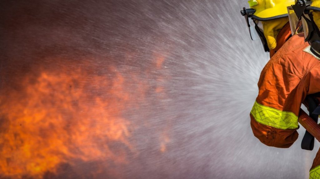  Le pegan fuego a veh&iacute;culo en Vieques 