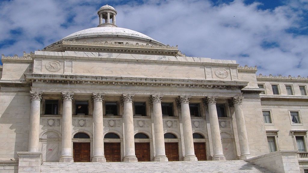  C&aacute;mara aprueba y luego cuelga medida que permit&iacute;a a alcaldes escoger su sucesor 