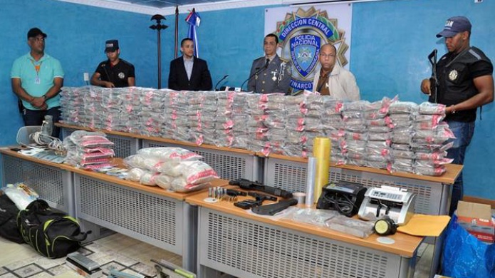 R. Dominicana-Confiscan droga, armas, vehÃ­culos y 16 mil dÃ³lares a tres venezolanos y cuatro dominicanos