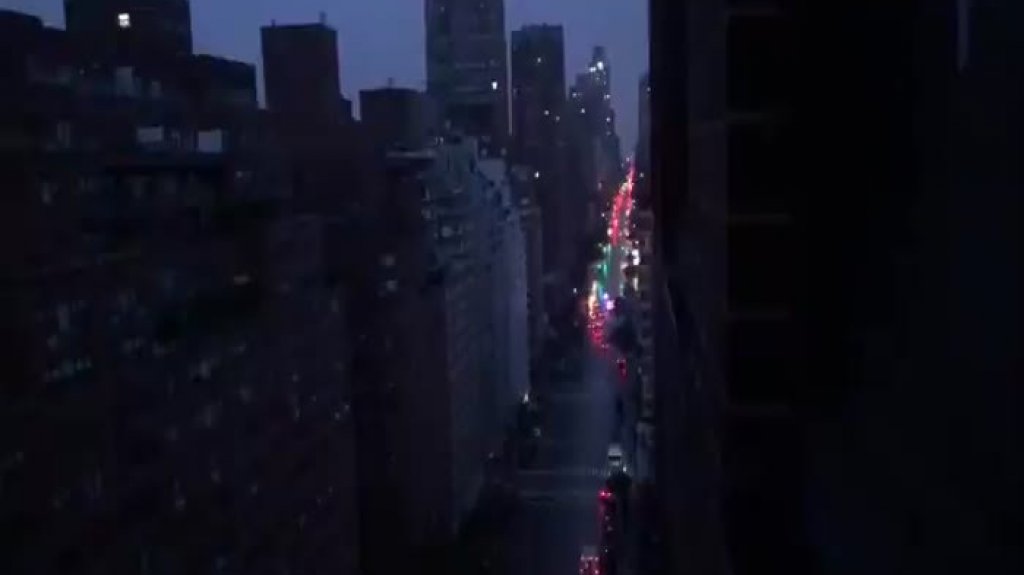  Video: Apag&oacute;n en Manhattan y Queens: miles afectados y retrasos en Metro y LIRR 