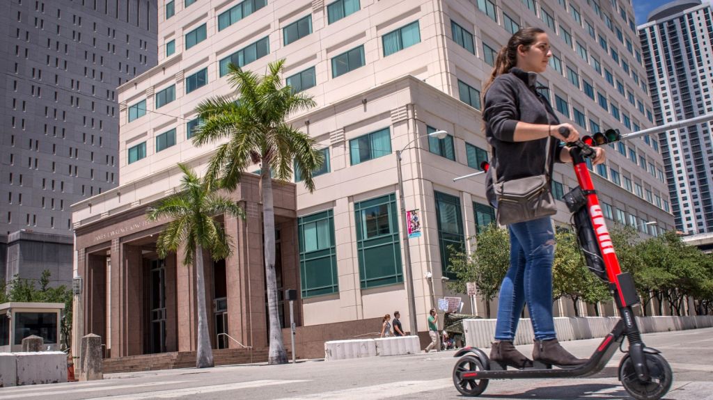  Condenan a latino que envi&oacute; una carta amenazante con polvo blanco a la corte 