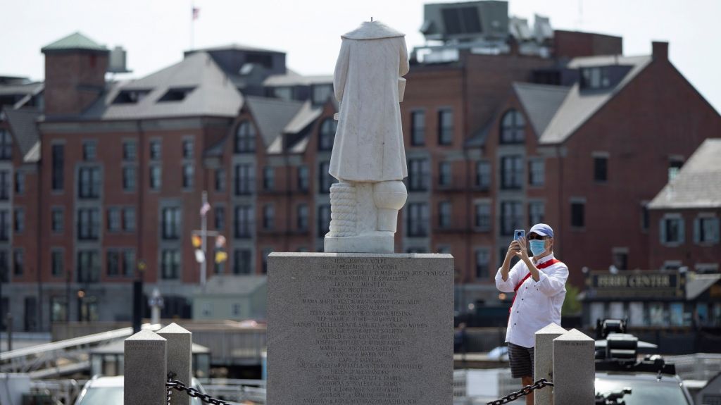  Vandalizan dos estatuas de Crist&oacute;bal Col&oacute;n en Virginia y Massachusett 