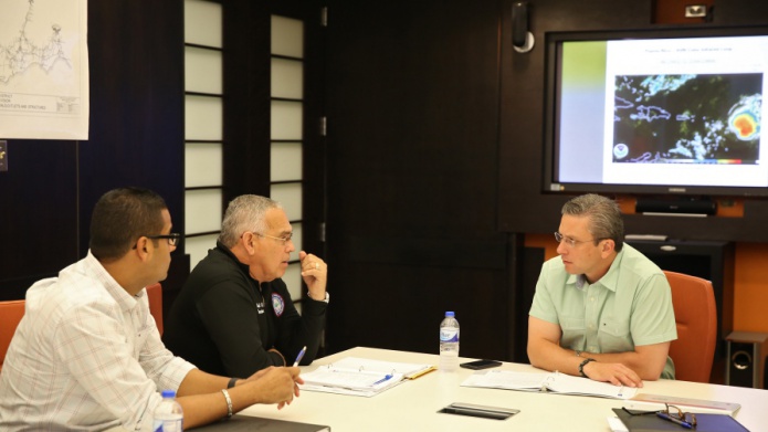 GOBERNADOR VISITA CENTRO DE OPERACIONES DE EMERGENCIAS 