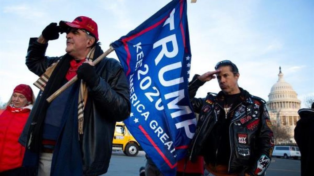  Manifestantes a favor y en contra de Trump se enfrentan en San Diego 