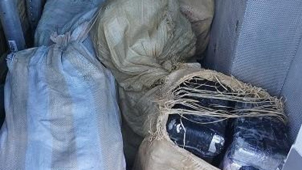  Guardia Costera incauta 284 kilos de coca&iacute;na, valorada en 5.6 millones de d&oacute;lares, tras interceptar lancha r&aacute;pida en Canal de la Mona 