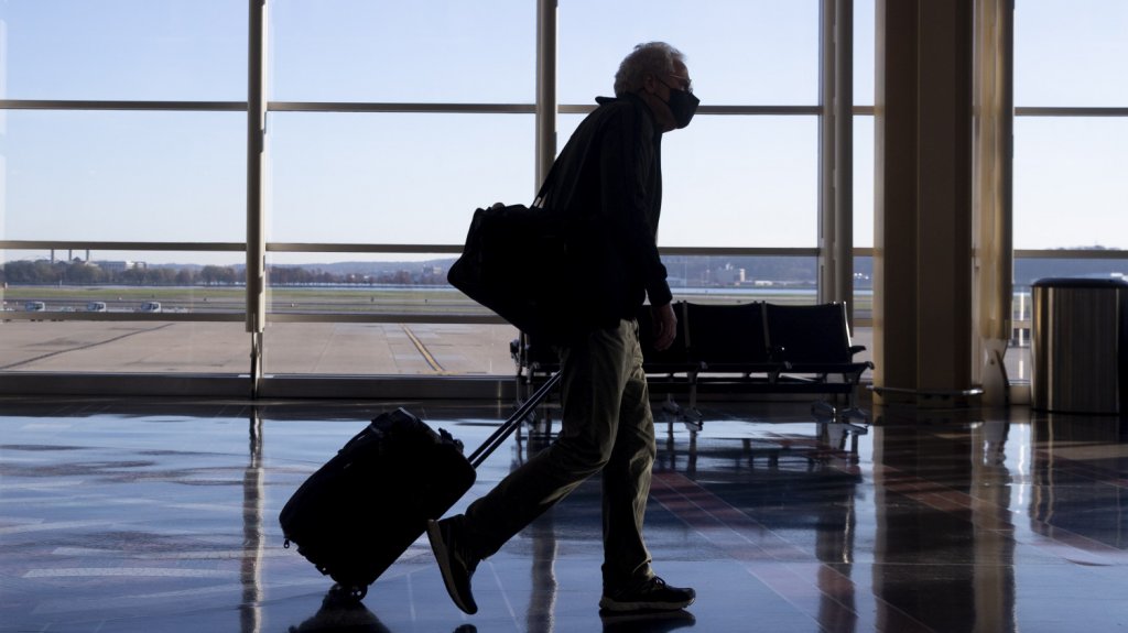  Un hombre se pasa 3 meses escondido en un aeropuerto por miedo a la covid 