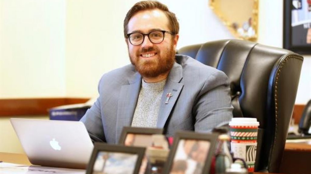  El alcalde latino que qued&oacute; sin empleo y tuvo que ir a un banco de comidas 