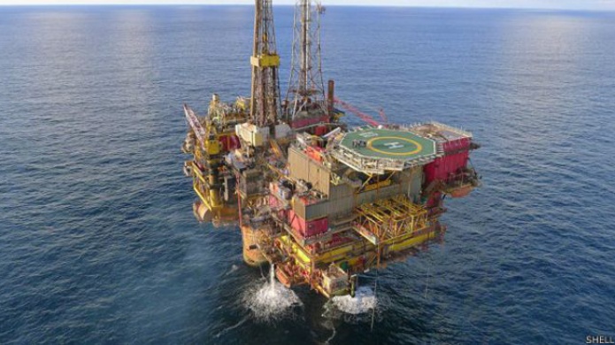 Transportan plataforma de petrÃ³leo a la Antigua Base Roosevelt Roads en Ceiba 