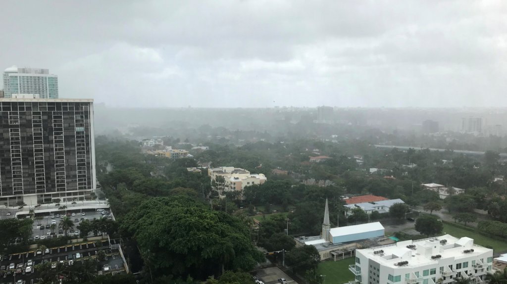  Isaías volverá a ser huracán antes de llegar hoy a las Carolinas 