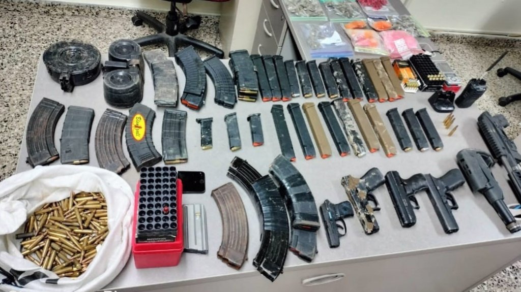  Dos arrestados con armas y drogas en A&ntilde;asco 