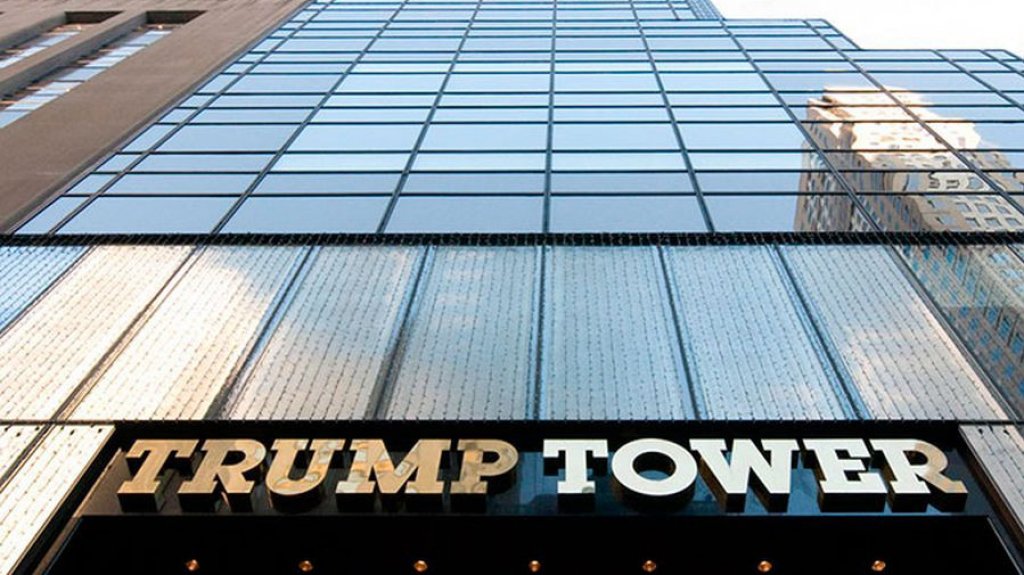  El director financiero de la Organizaci&oacute;n Trump se entrega tras ser imputado 