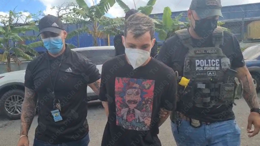  Video: Encontr&oacute; a su ex durmiendo con otro en Bayam&oacute;n, meti&oacute; un rifle por la ventana y comenz&oacute; a dispararles 
